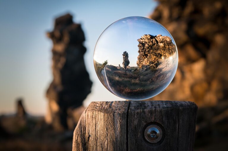glass-sphere-1746506_1280